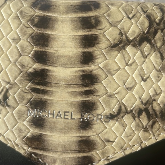 Small Michael Kors Wallet - Picture 2 of 8